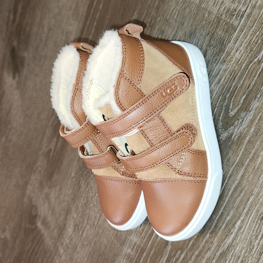 *NEW* UGG Unisex child T Rennon Li sneaker boot. Size Toddler 10